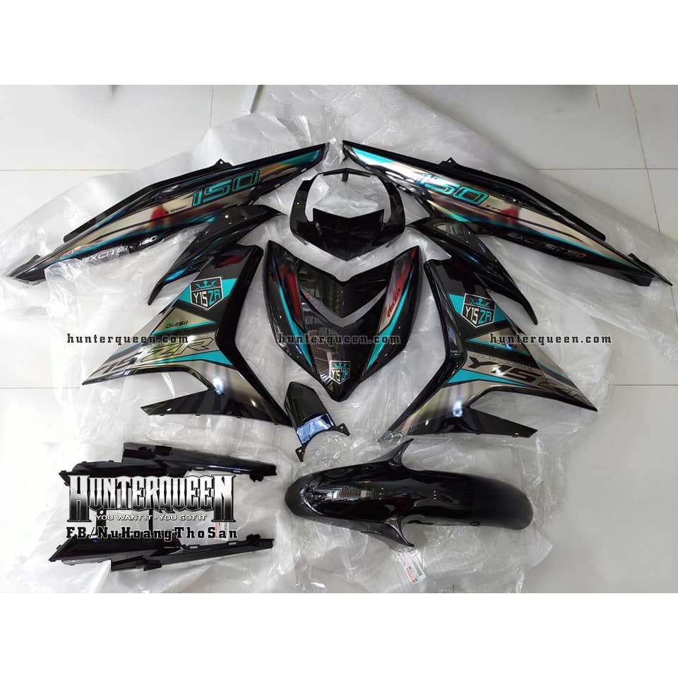 Tem Exciter 150. Tem Y15ZR đơn giản, đen xanh ngọc. Chất liệu crom. Chỉnh sửa theo yêu cầu. Sắc nét, bền màu, chống nước