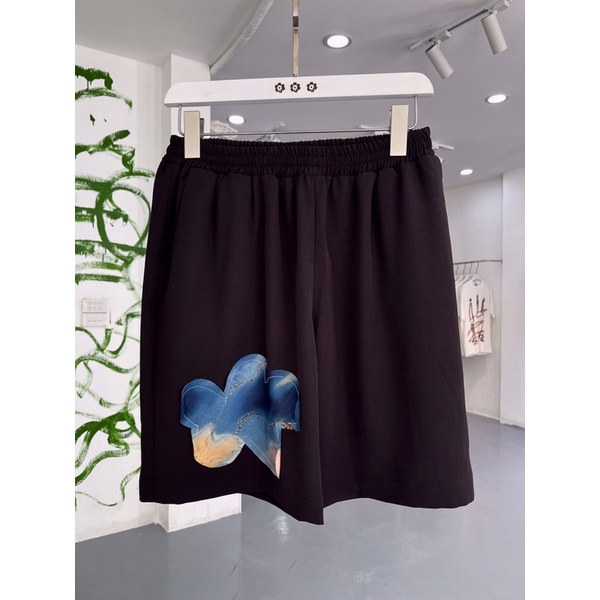 Set sơ mi và quần soóc đen lụa thô vá hoạ tiết WAGG cao cấp