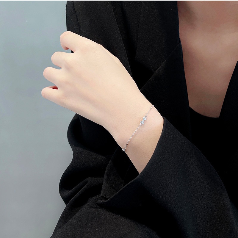 Vòng Đeo Tay Bằng Thép Titan Đính Đá Kim Cương Nhân Tạo Phong Cách Thời Trang Cho Nữ F664