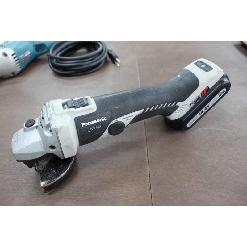 Máy mài góc dùng pin 14.4V PANASONIC EZ4640