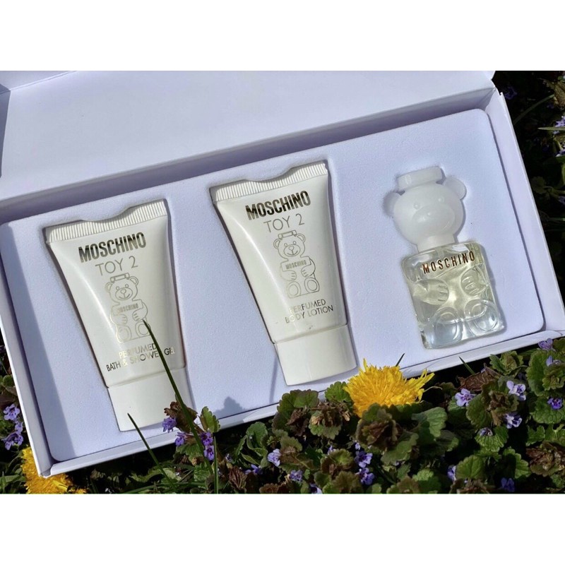 Set Moschino  Mini EDP Spray + 24 ml Body Lotion + 24 ml Shower