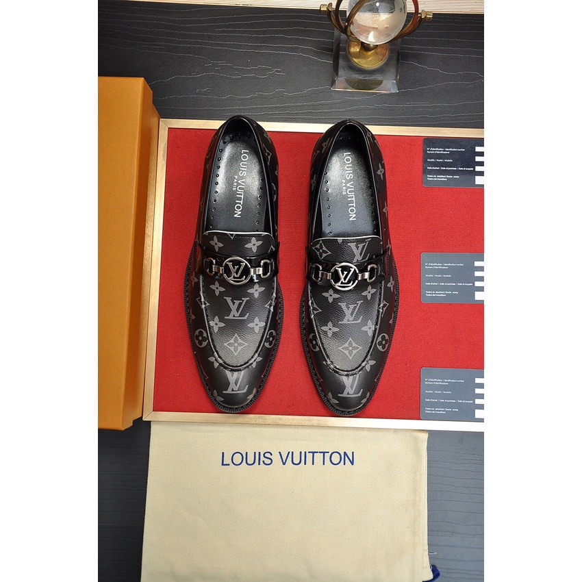 Giày lười nam da thật cao cấp Louis Vuitton LV thiết kế sang trọng, trẻ trung mới họa tiết logo trang trí ấn trượng