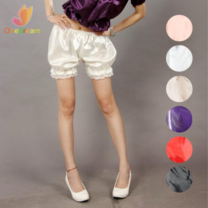 Quần short viền ren dùng để hóa trang nhân vật trong trái bí ngô dễ thương