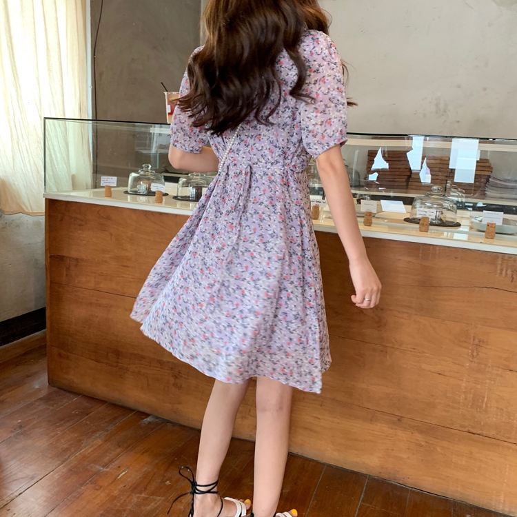 Đầm Tay Ngắn Hoạ Tiết Hoa Thiết Kế Cổ Chữ V Nữ Tính | BigBuy360 - bigbuy360.vn