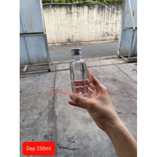 HOT-Chai nhựa Dẹp 250ml nắp nhôm vát cạnh fi28 | BigBuy360 - bigbuy360.vn