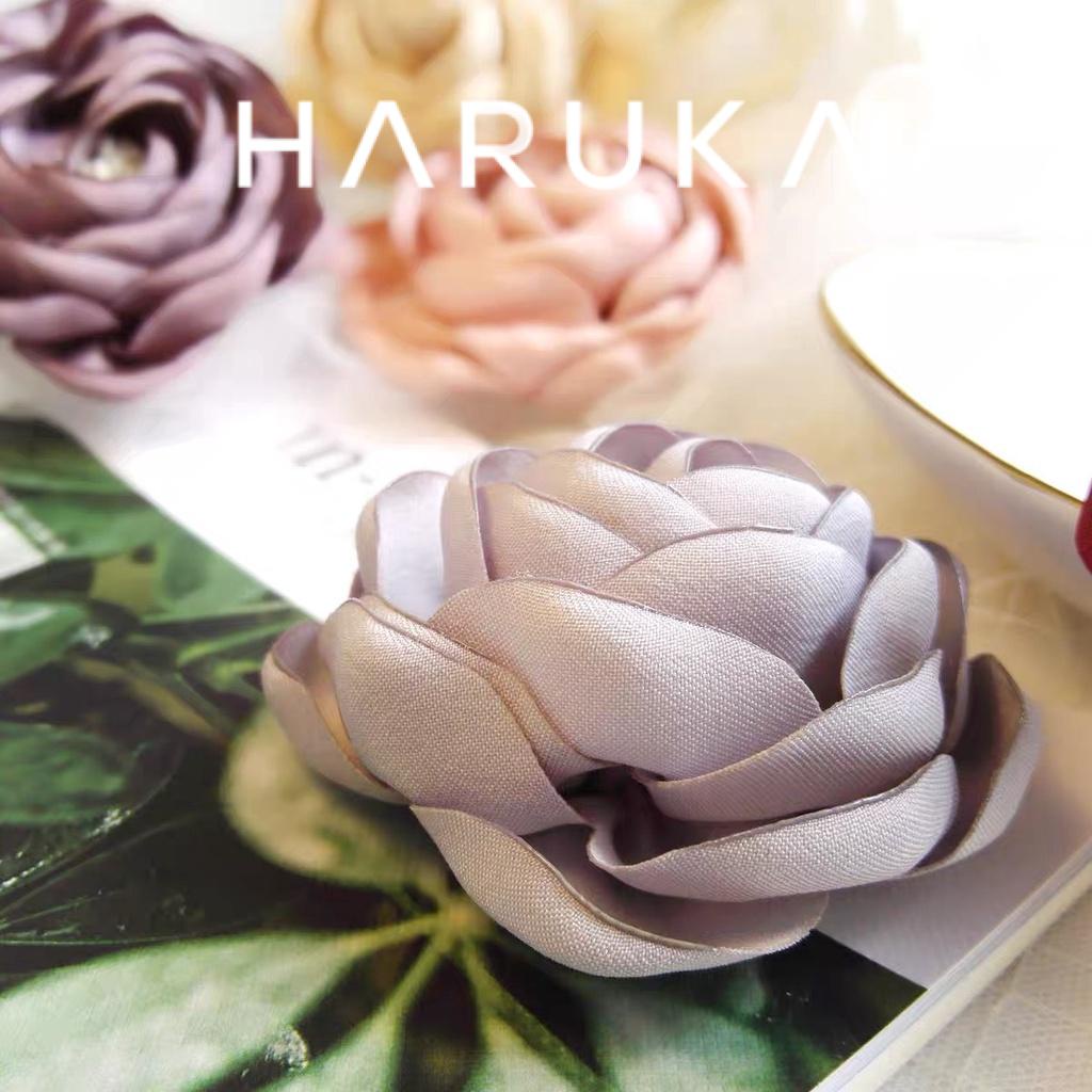 Phụ kiện cài áo satin tag áo hoa mẫu đơn có nhụy cho nữ Haruka Accessories