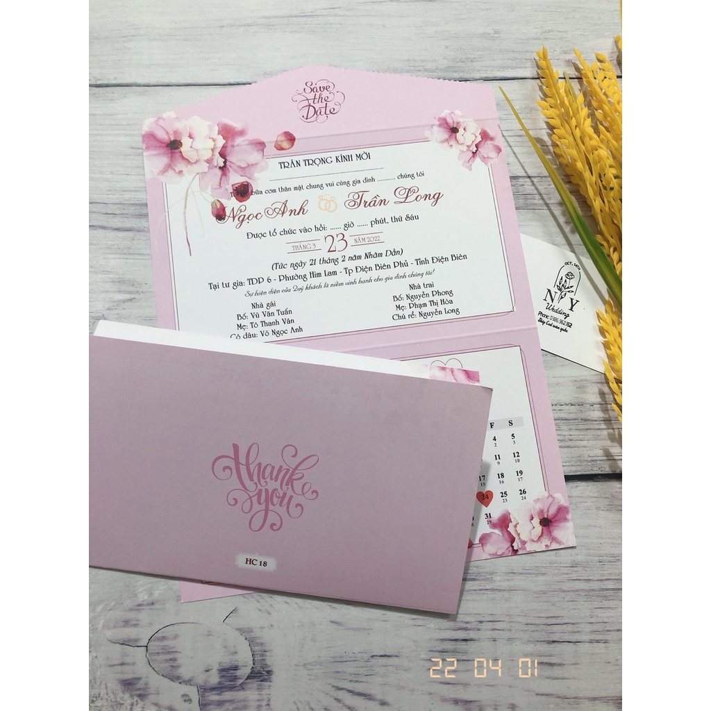 Thiệp cưới hồng nhẹ nhàng giá 1.500 - 2.200 đồng