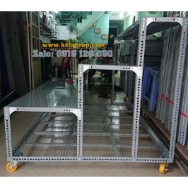 Kệ sắt V - Mã số: V40.12 . Gồm 3 tầng mâm màu xám. Đầy đủ ốc - ke - đế lót - thép V3x3 dày 1.5ly