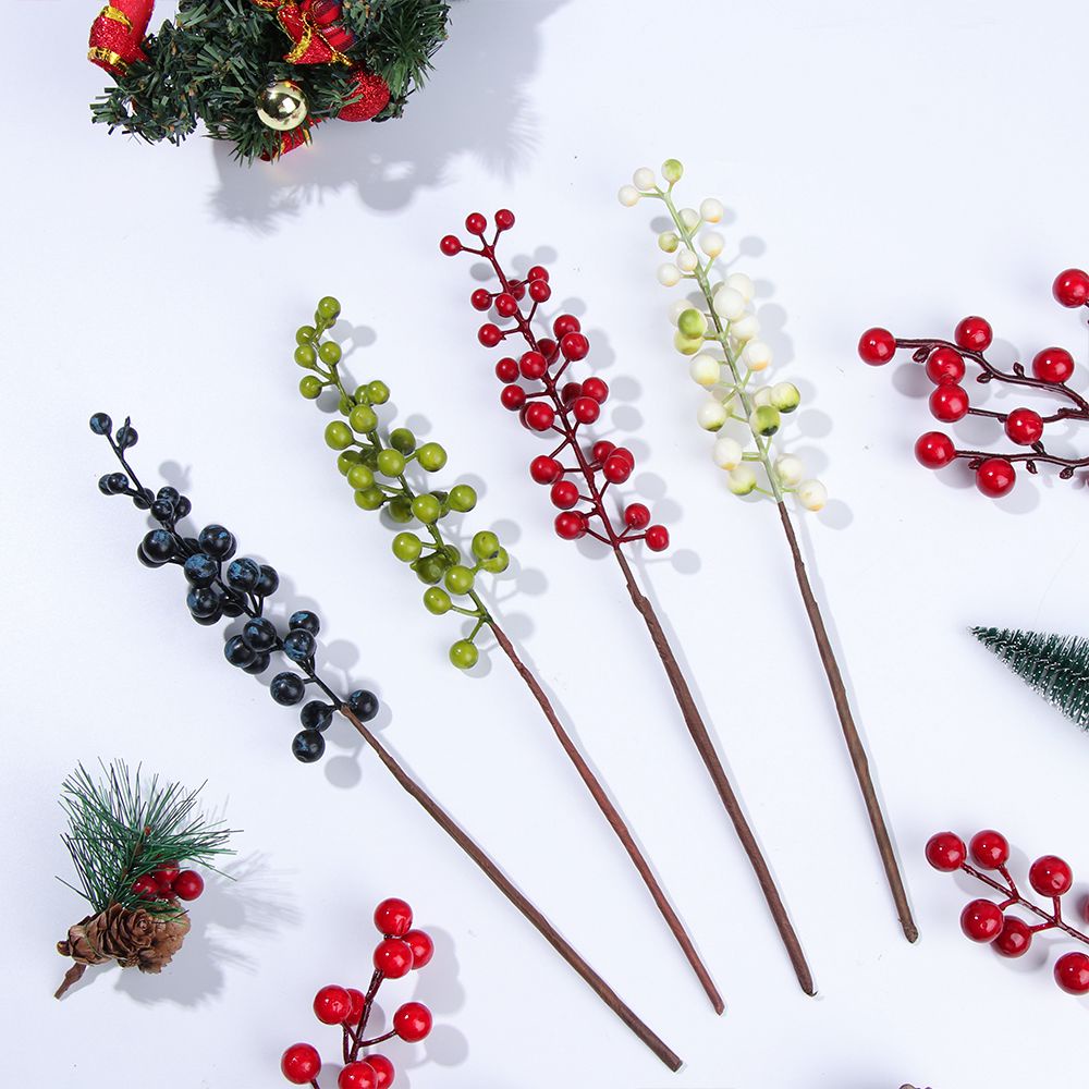 Nhánh cây quả tùng đỏ diy trang trí tiệc giáng sinh độc đáo