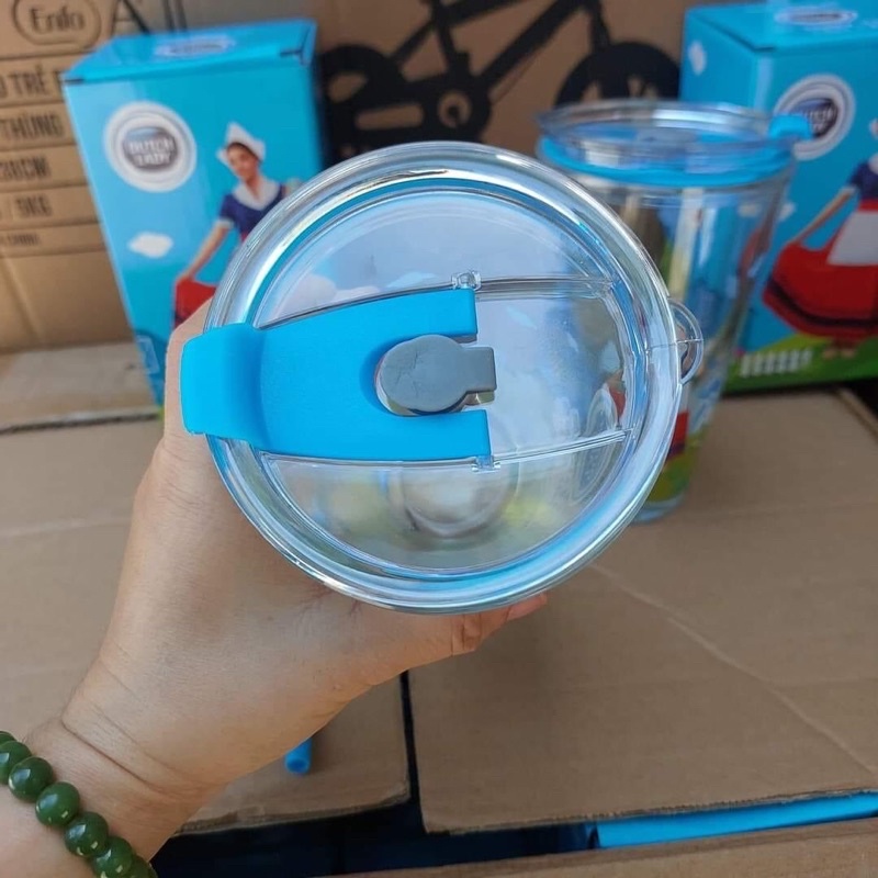 Ly thuỷ tinh kèm ống hút hàng khuyến mãi sữa