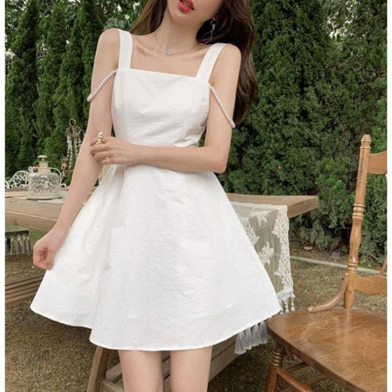 Đầm trắng hở lưng cột nơ dây chuỗi nhẹ nhàng xinh xắn | BigBuy360 - bigbuy360.vn