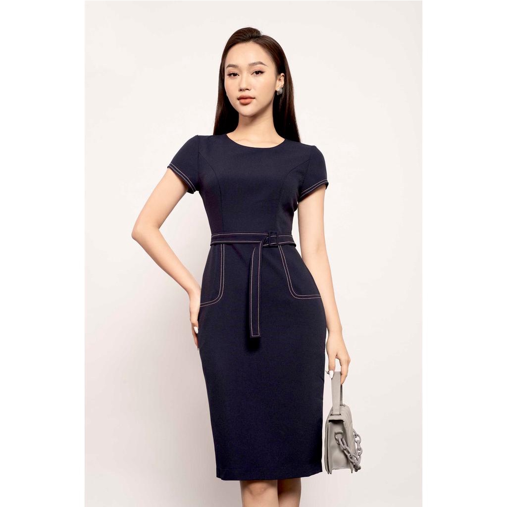 Đầm ôm tay hến cổ tròn, kèm đai eo, may viền chỉ trắng. MMOutfit M-DA061221377