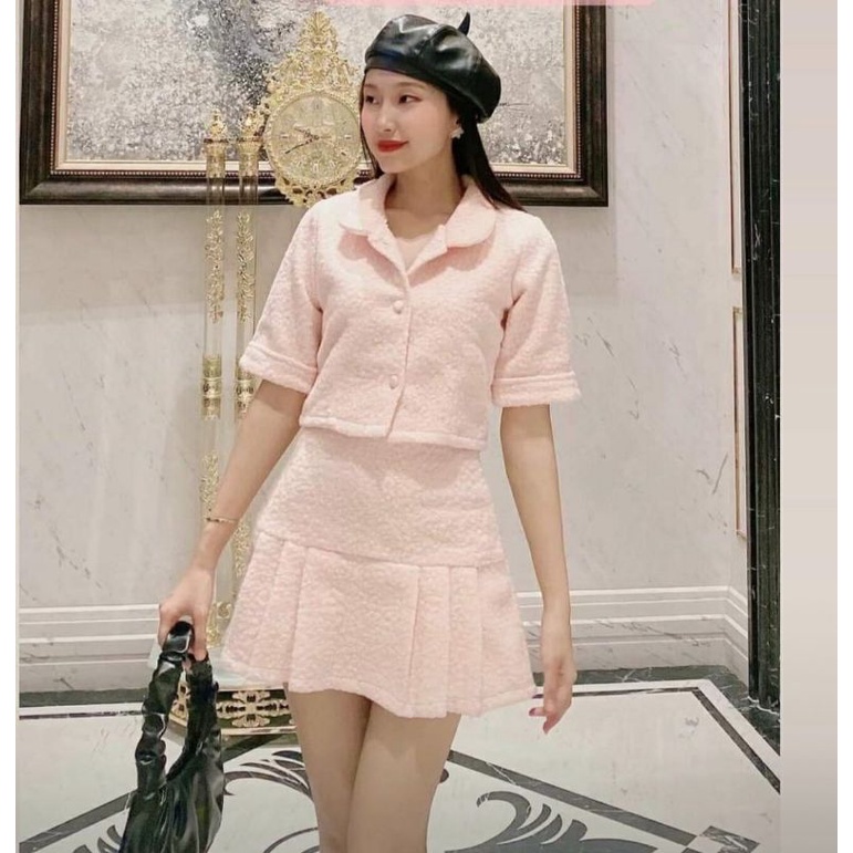 Set hồng kem áo croptop vest dạ kèm chân váy xếp ly