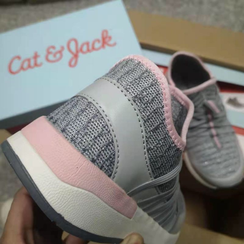 Giày xuất cho bé