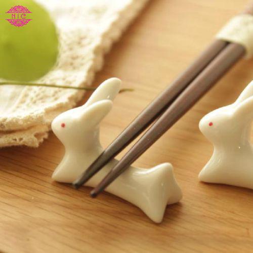 Đế gác đũa sứ hình thỏ dễ thương