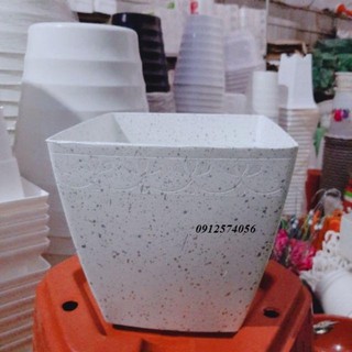 Chậu nhựa màu trắng  giả đá Rộng 20 cm x cao 19cm