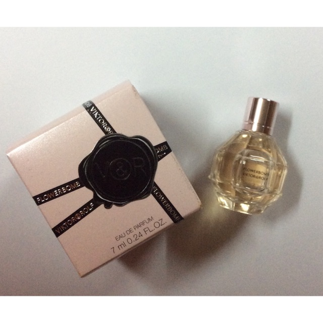 nước hoa mini Viktor & Rolf Flowerbomb edp 7ml- 350k.