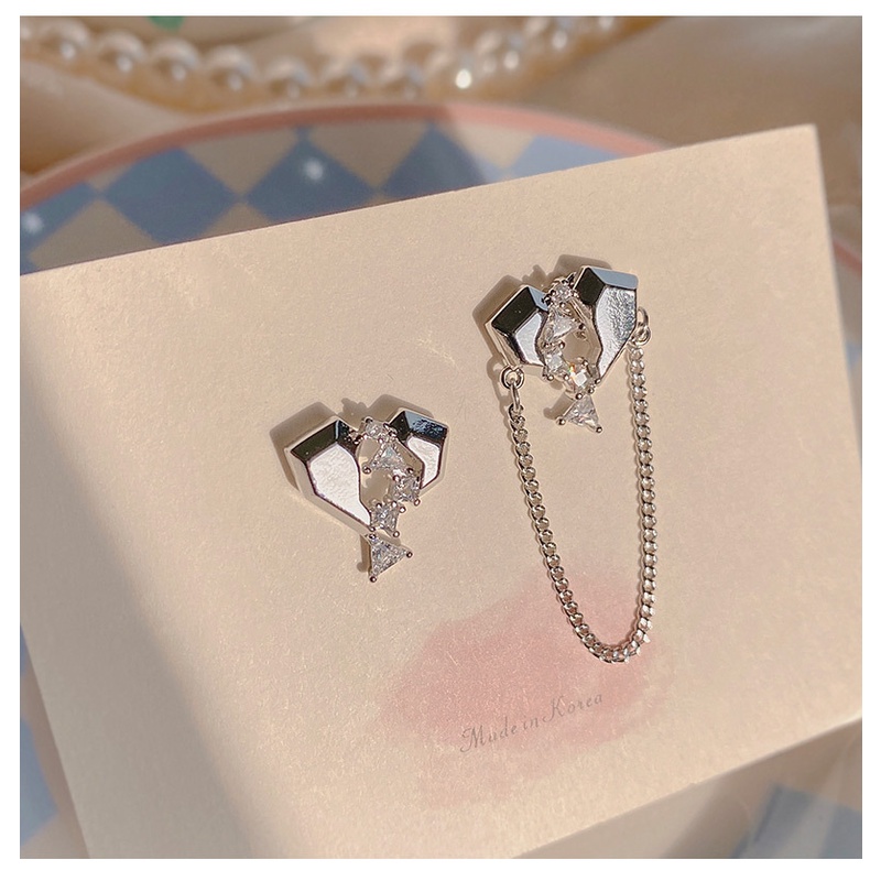 Khuyên Tai Thép Không Đối Xứng Đính Đá Zircon Phong Cách Hàn Quốc S925