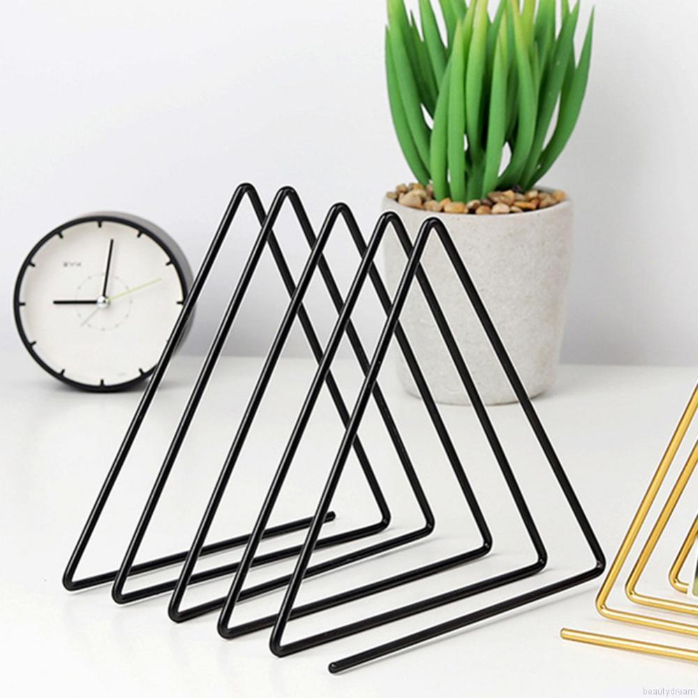 Giá đỡ sách/ tạp chí hình tam giác trang trí nhà ở/văn phòng
