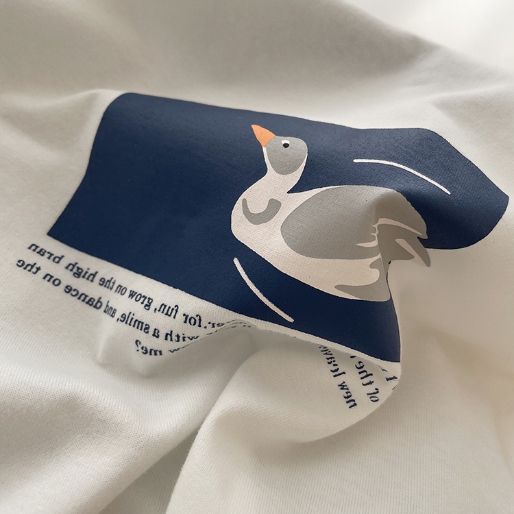 Áo phông ngắn tay viền cổ và tay áo hình in con vịt dáng rộng phong cách dễ thương