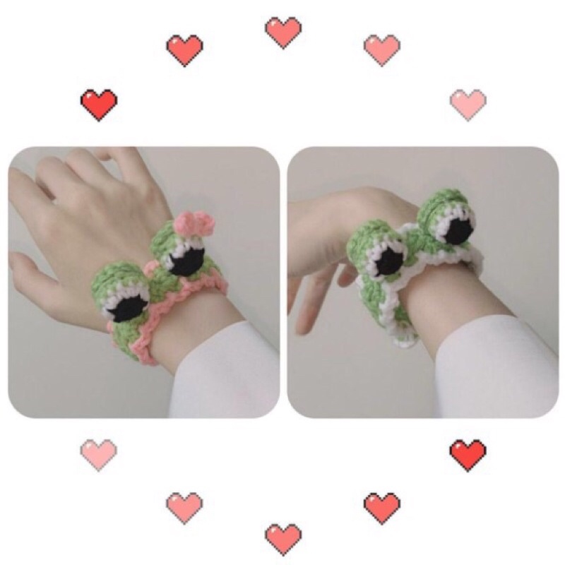 Vòng Tay Đan Len Hình Chú Ếch Và Củ Cà Rốt Đáng Yêu | BigBuy360 - bigbuy360.vn