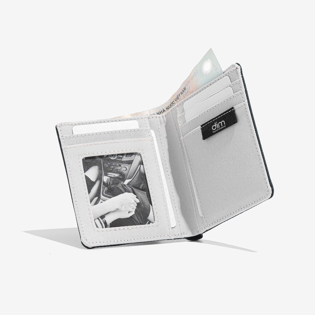 Ví vải gập đôi unisex DIM Basic Wallet 2 - Đứng