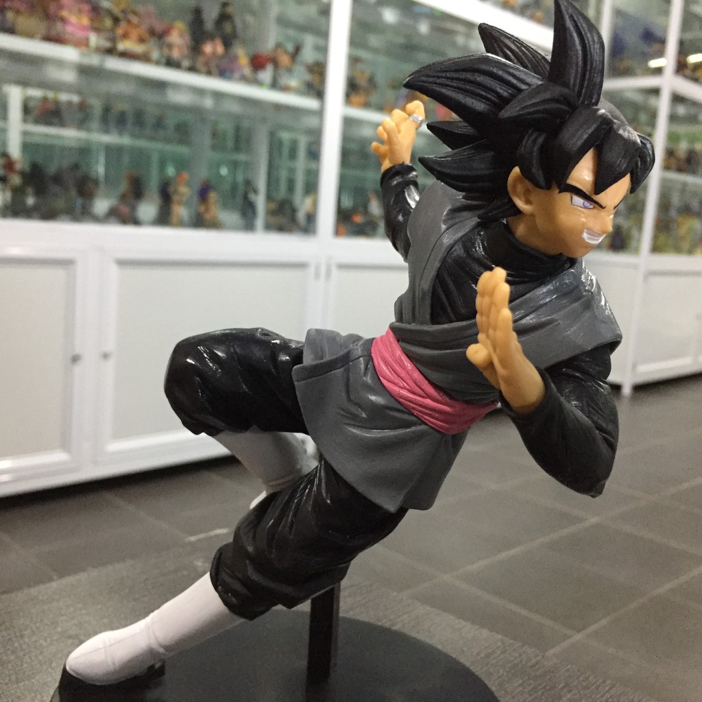 Mô hình Black Goku attack