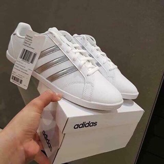 Giày adidas coneo
