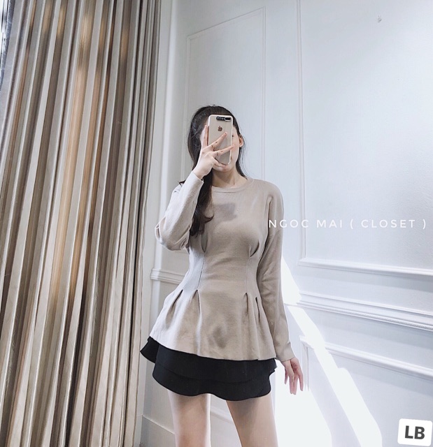 Áo len chiếu eo chân xoè