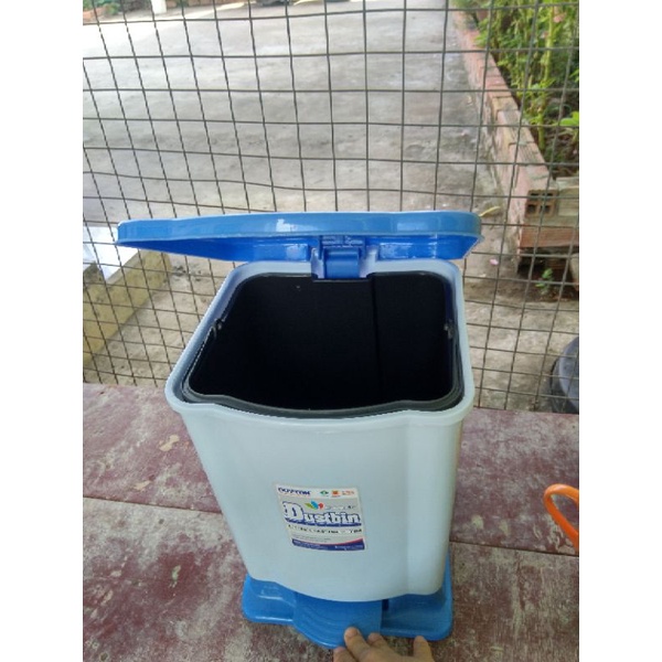 thùng rác đạp Dustbin Duy Tân