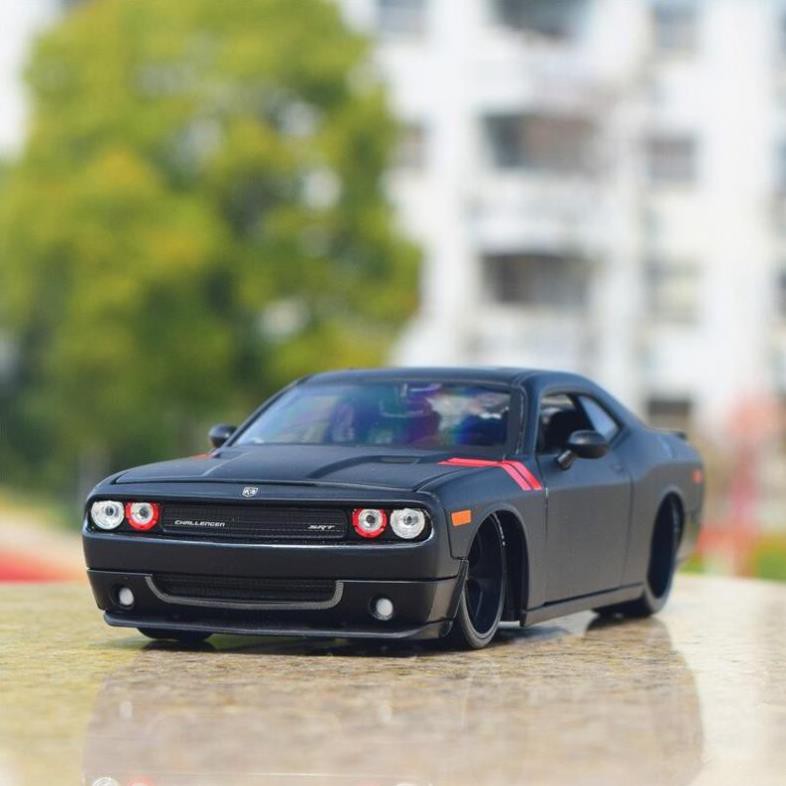 Mô hình xe 2008 Dodge Challenger 1:24 Maisto Customs