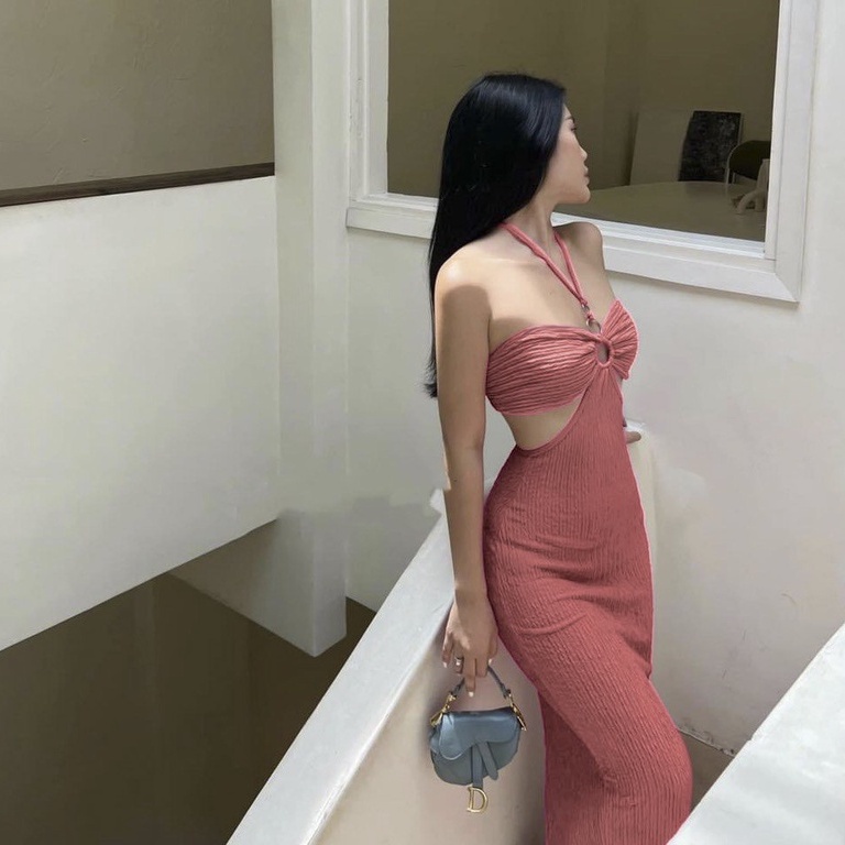 Đầm yếm xốp 1 dây chun lưng xẻ tà ôm body khoen giữa cực sexy , chất thun xốp quảng châu dày dặn ly