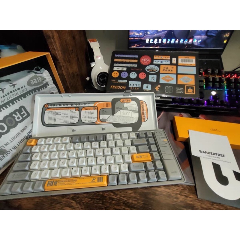 Bàn phím cơ không dây Lofree Wanderfree phong cách retro chính hãng, có hộp đựng bàn phím cá tính và tặng kèm sticker