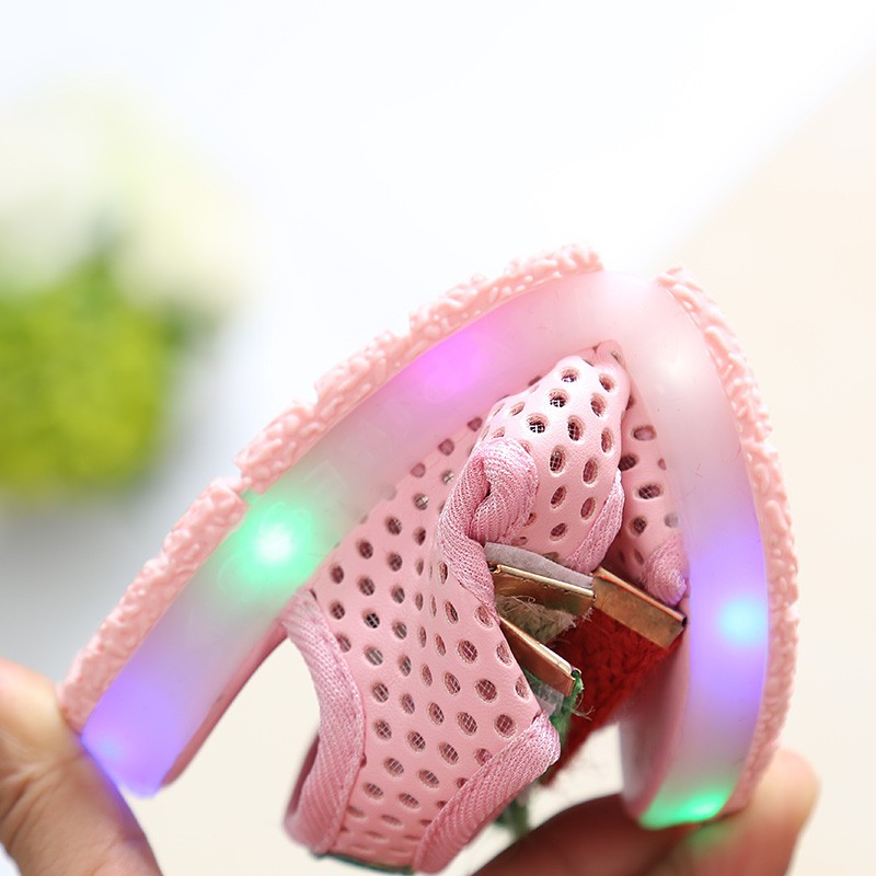 Giày sandal đế mềm thoáng khí có đèn LED nhiều màu sắc trang trí cho bé