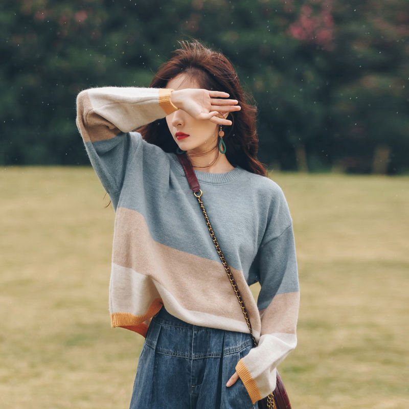 Áo len dáng rộng tay dài cổ tròn kẻ sọc cho nữ