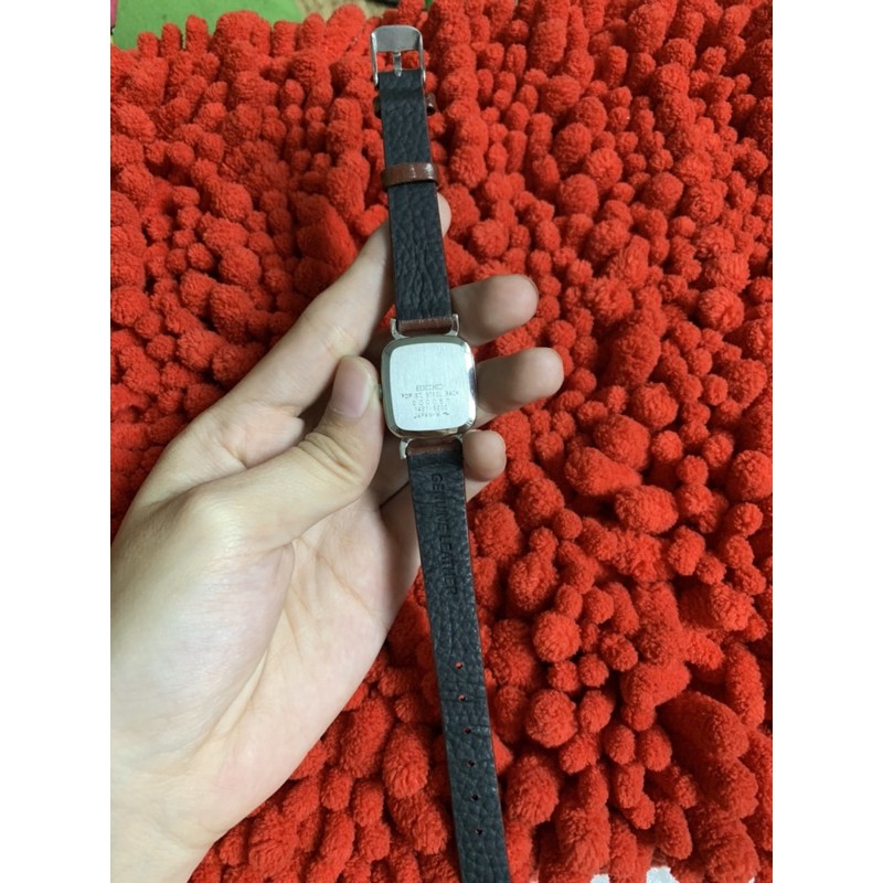 Đồng hồ nữ Seiko mặt xanh chảy tia hàng si