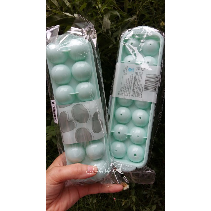 Set 2 khuôn nhựa dùng để làm đá hình cầu siêu tiện lợi