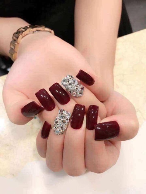 Hộp móng vĩ úp phom thang vuông trong ôm phom đủ size (504 móng )