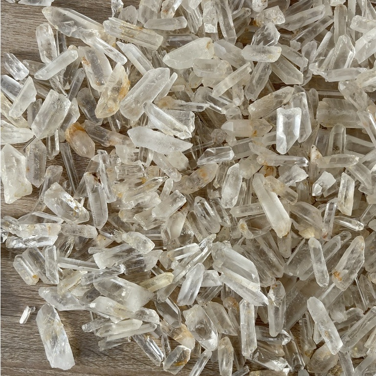 Que đá thạch anh trắng ( Clear Quartz ) dùng là lưới Grid trong Reiki, đá thanh tẩy Tarot, đá phong thủy