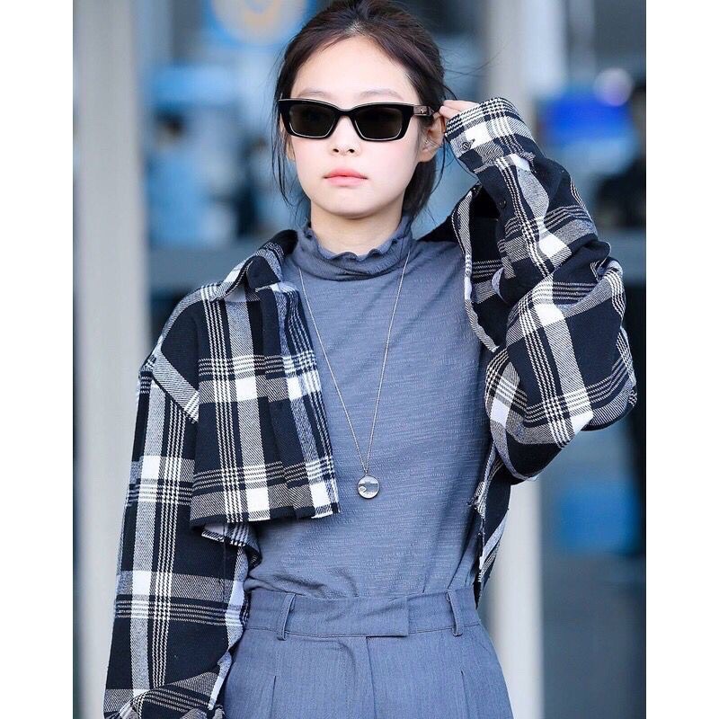 Áo sơ mi kẻ sọc croptop JENNIE Blackpink 2021 mix quần tây ốmg rộng