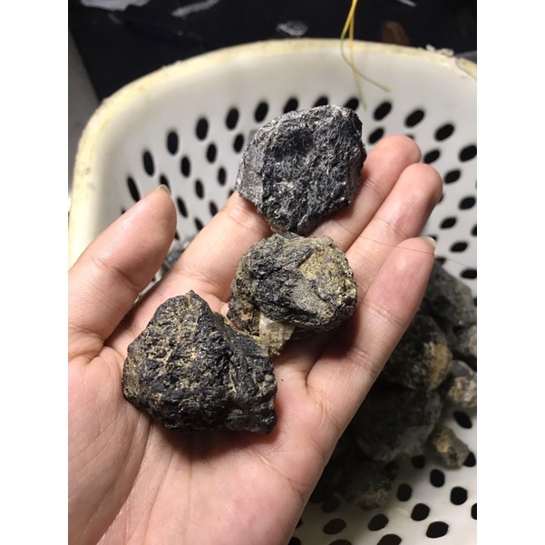 Đá thô thanh tẩy Black Tourmaline