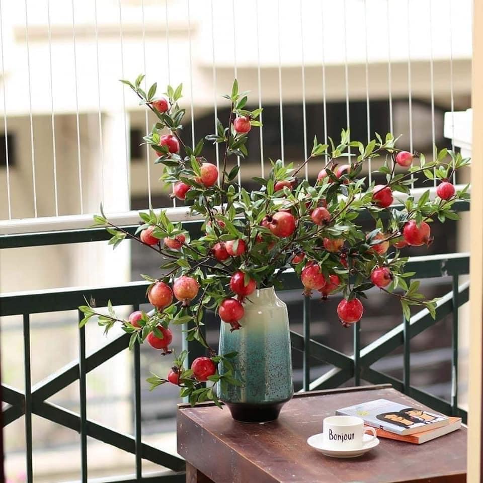 Cành táo, lựu, đào đông cắm trưng may mắn cho ngày Tết thêm ấm cúng-giadungsieure