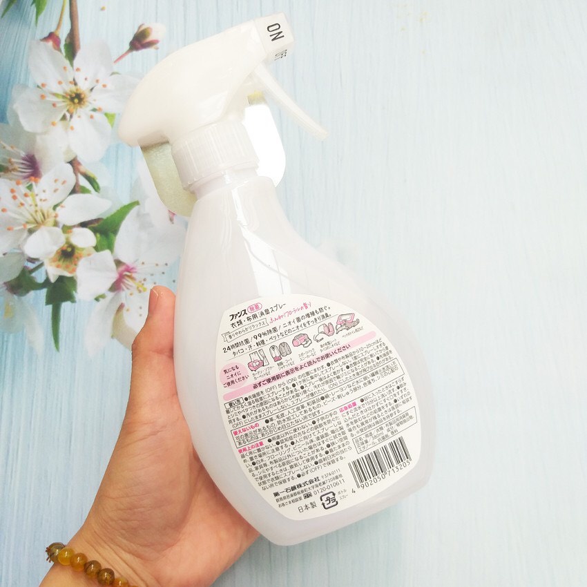 xịt thơm và kháng khuẩn quần áo hương hoa 388ml, xịt khử mùi và diệt khuẩn quần áo tới 99% suốt 24h nội địa nhật