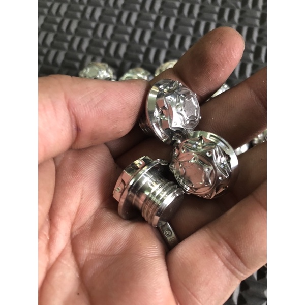 Ốc mâm lữa nhỏ inox304  mẫu M3 mẫu Thái dùng cho các dòng xe Honda,Yamaha