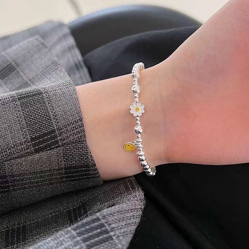Vòng tay dây cước charm mặt cười-hoa cúc