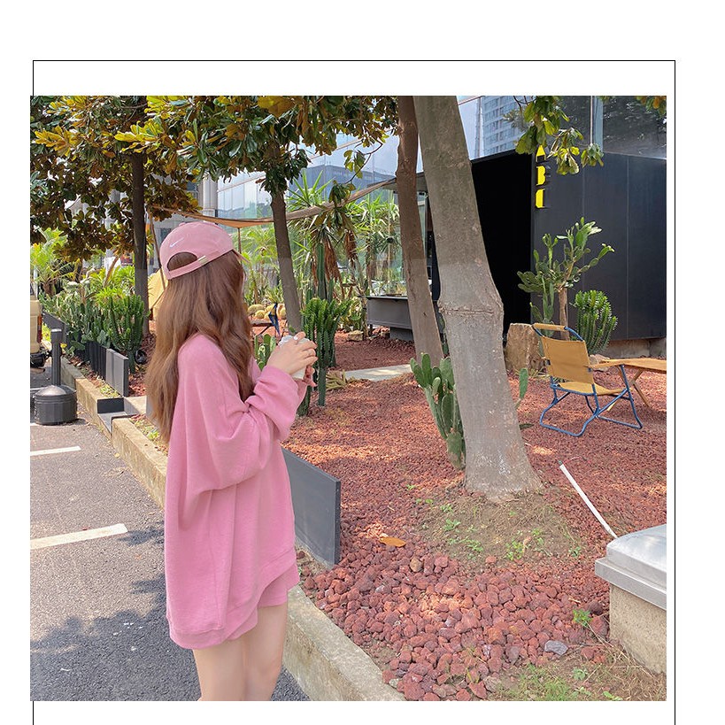 Bộ áo len tay dài cổ tròn và quần ngắn thời trang Hàn Quốc mới thịnh hành cho nữ | BigBuy360 - bigbuy360.vn