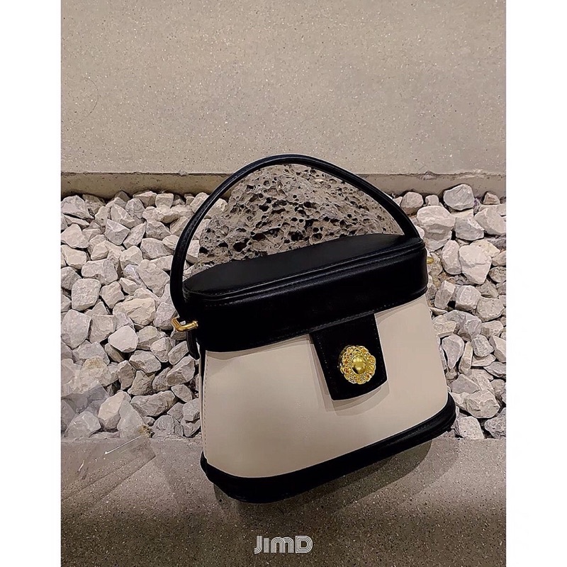 Túi xách nữ dáng cốp trắng đen có quai xách và quai đeo chéo