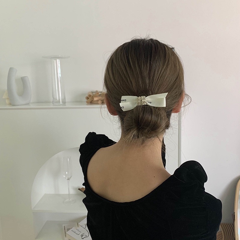 Kẹp tóc nơ đá vuông xinh xắn