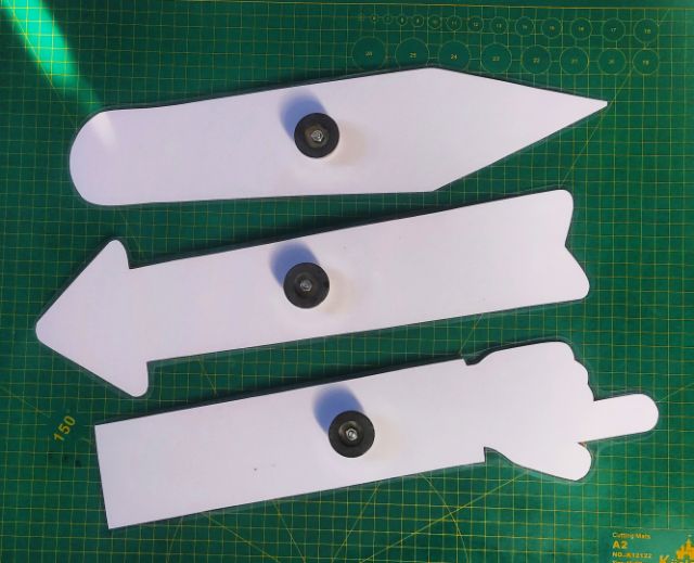 Mũi tên quay gắn bảng từ