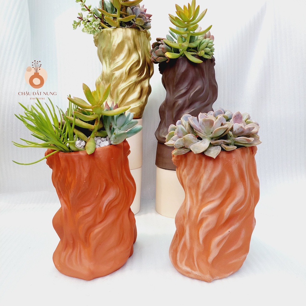 Chậu đất nung, Chậu sen đá, cô gái Lisa, miệng chậu 11cm, chiều cao 20cm